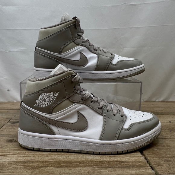 Air Jordan 1 Mid 'College Grey / Linen' Mens sz 9 - Picture 2 of 12
